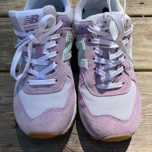 New Balance size 7 women’s 574 Spring Sneaker Violet